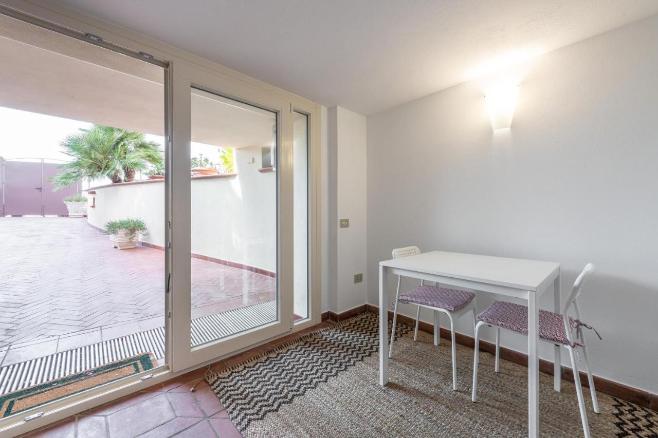 La Casa Davanti Al Mare Куарту-Сант'Элена Экстерьер фото